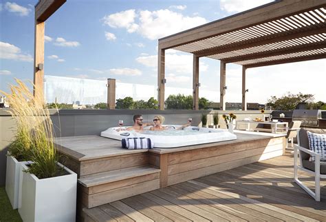 hotel with garden tub